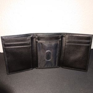 NEW Guess trifold wallet
